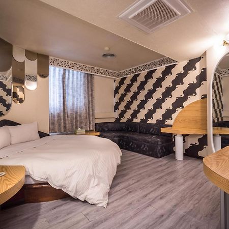 Golden Phoenix Hotel Kaohsiung Dış mekan fotoğraf