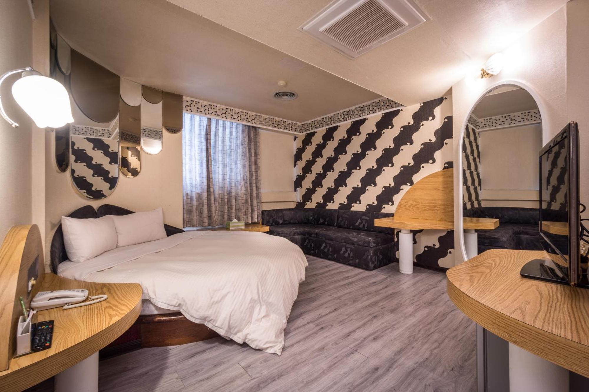 Golden Phoenix Hotel Kaohsiung Dış mekan fotoğraf
