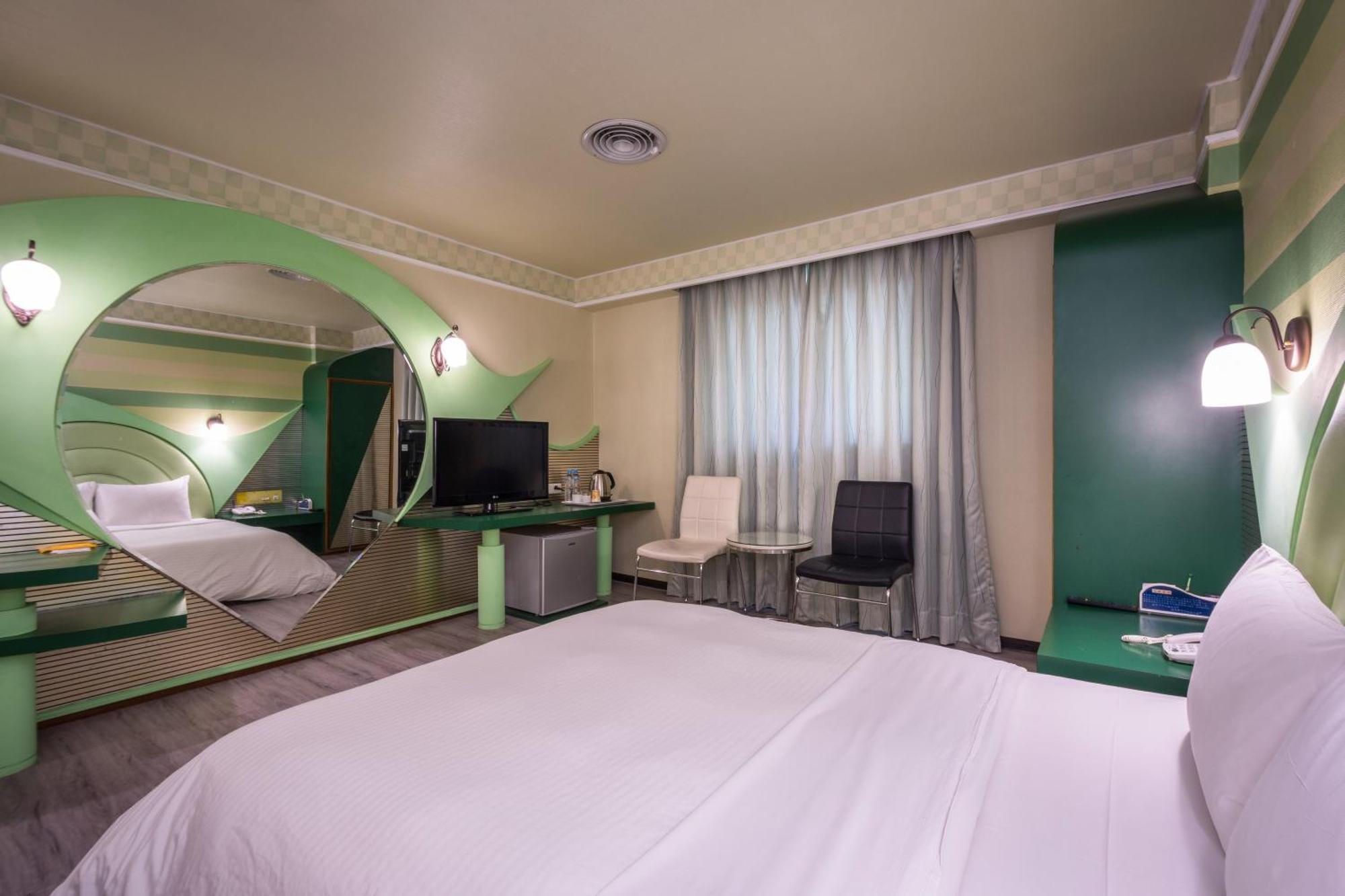 Golden Phoenix Hotel Kaohsiung Dış mekan fotoğraf