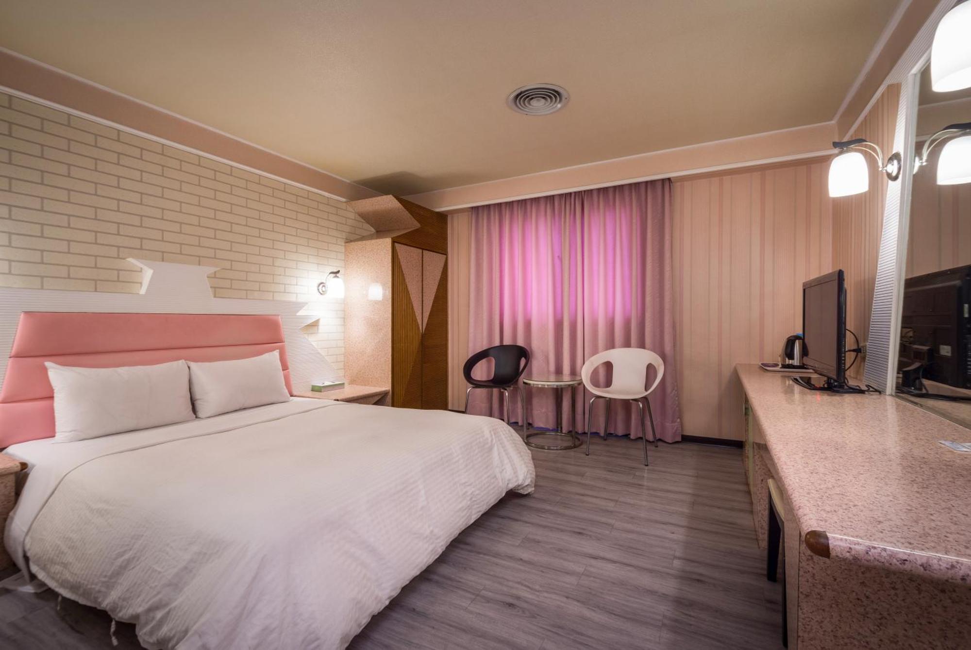 Golden Phoenix Hotel Kaohsiung Dış mekan fotoğraf