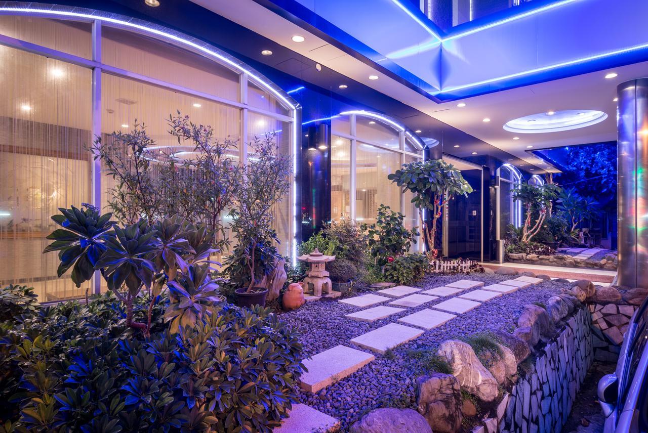 Golden Phoenix Hotel Kaohsiung Dış mekan fotoğraf