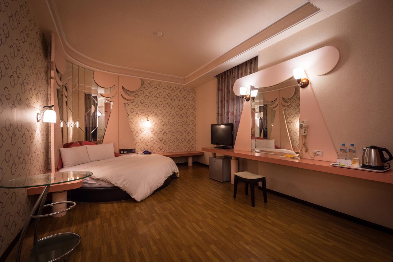 Golden Phoenix Hotel Kaohsiung Dış mekan fotoğraf