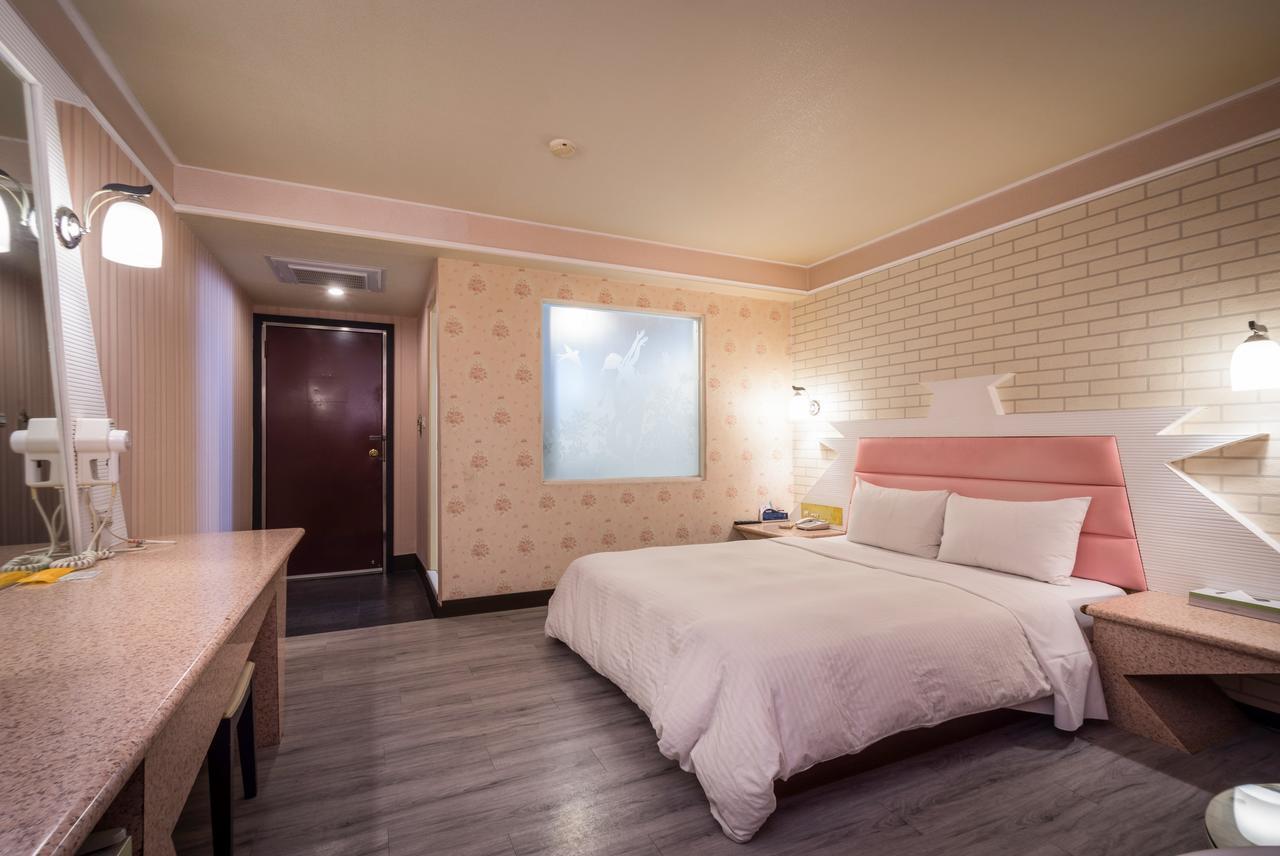 Golden Phoenix Hotel Kaohsiung Dış mekan fotoğraf