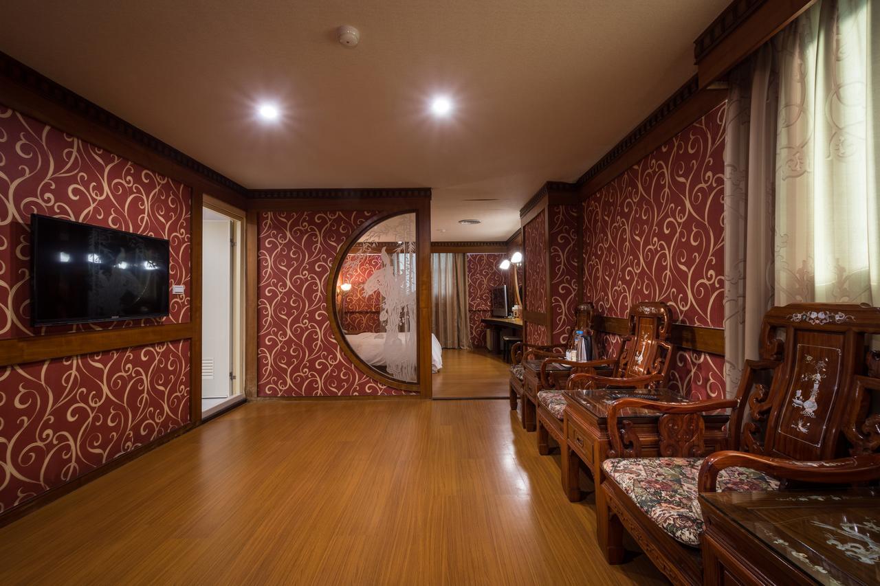 Golden Phoenix Hotel Kaohsiung Dış mekan fotoğraf