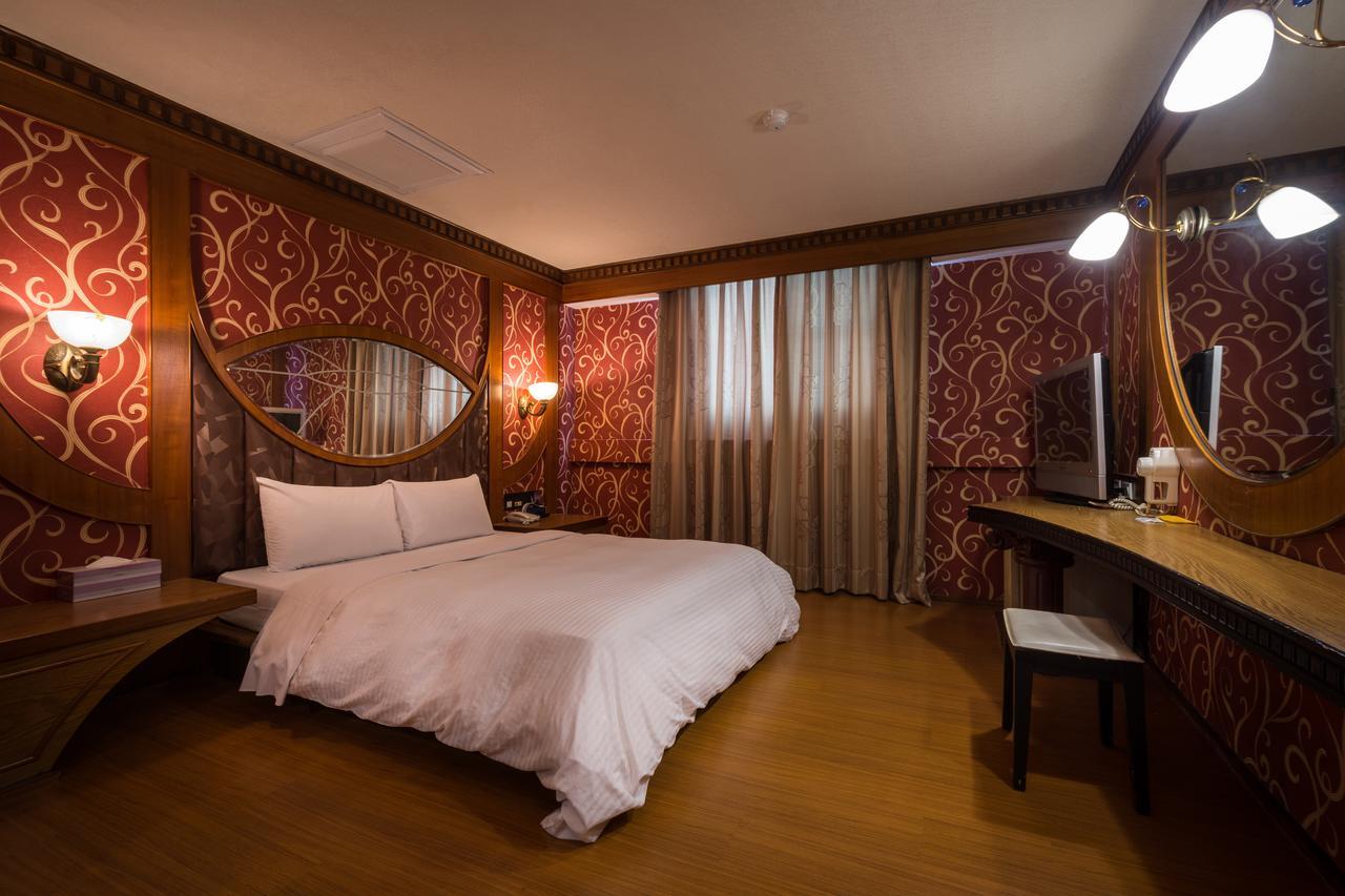 Golden Phoenix Hotel Kaohsiung Dış mekan fotoğraf