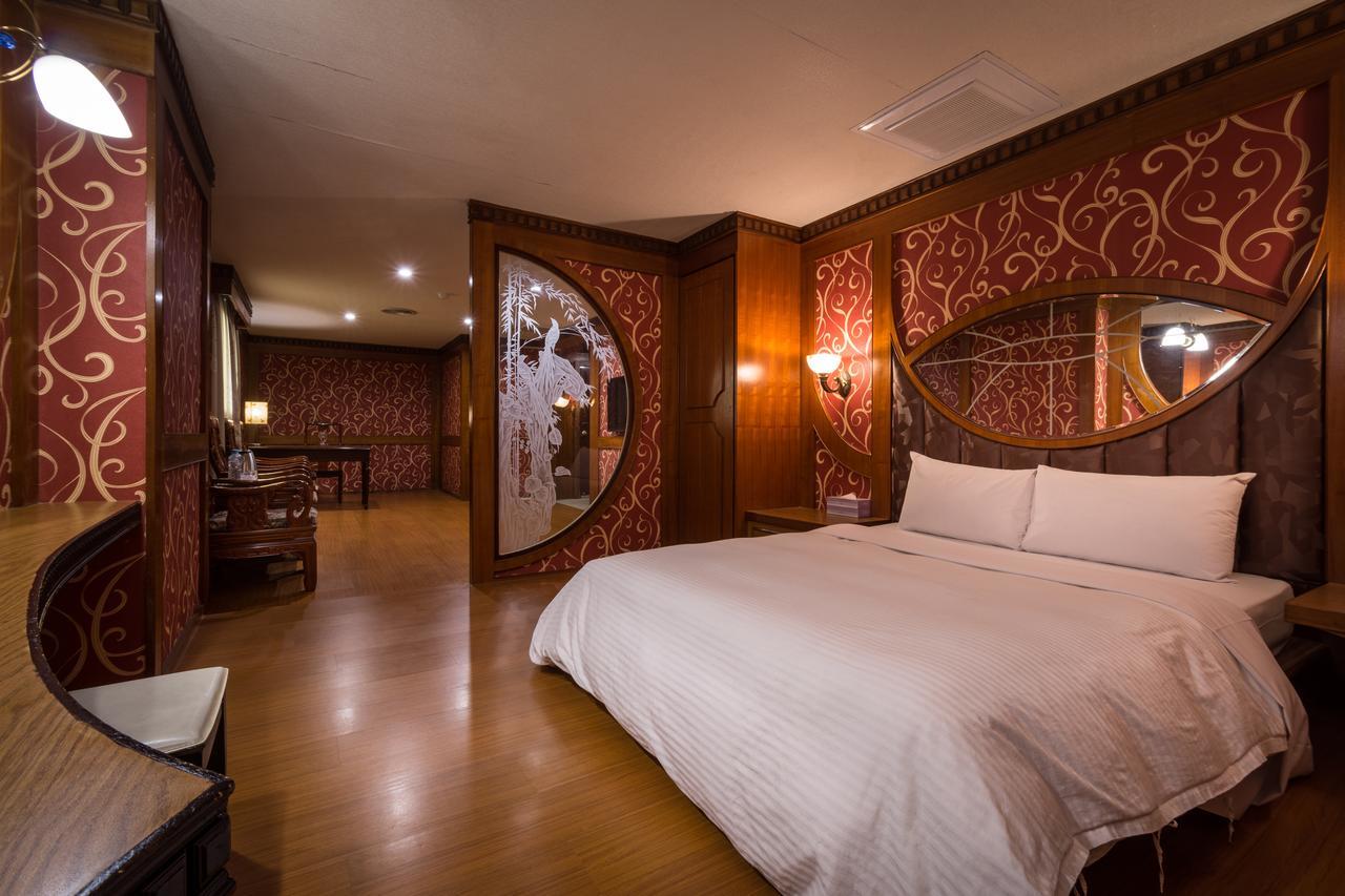 Golden Phoenix Hotel Kaohsiung Dış mekan fotoğraf