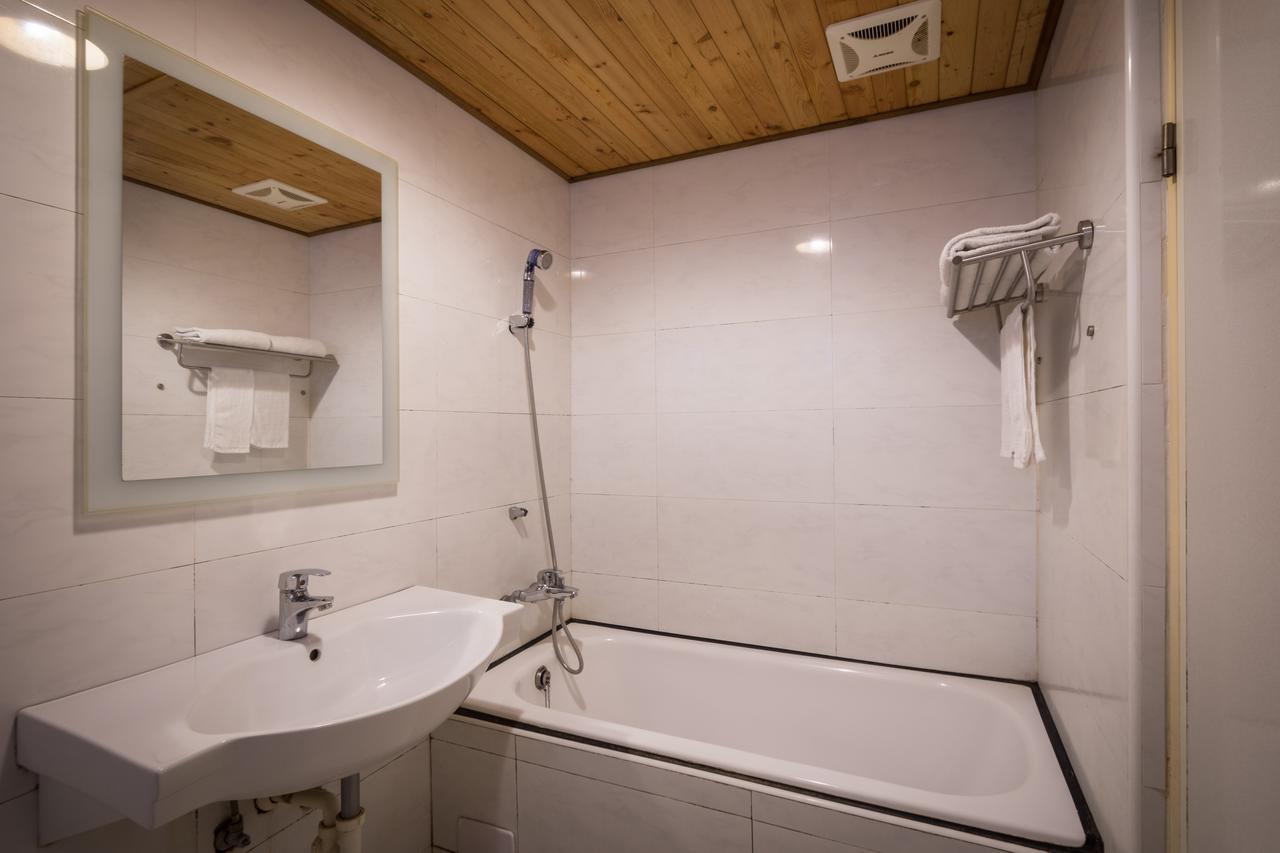 Golden Phoenix Hotel Kaohsiung Dış mekan fotoğraf