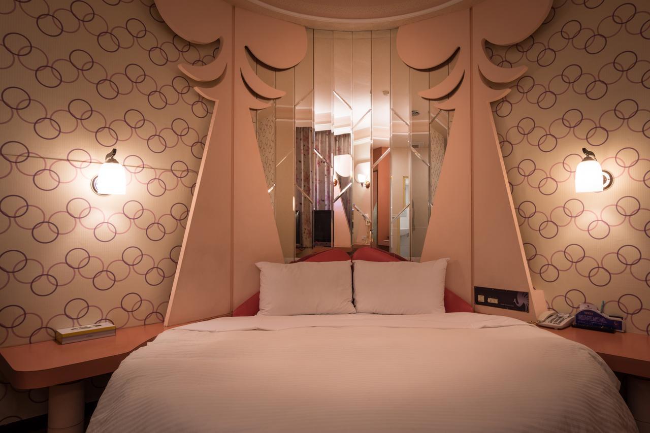Golden Phoenix Hotel Kaohsiung Dış mekan fotoğraf