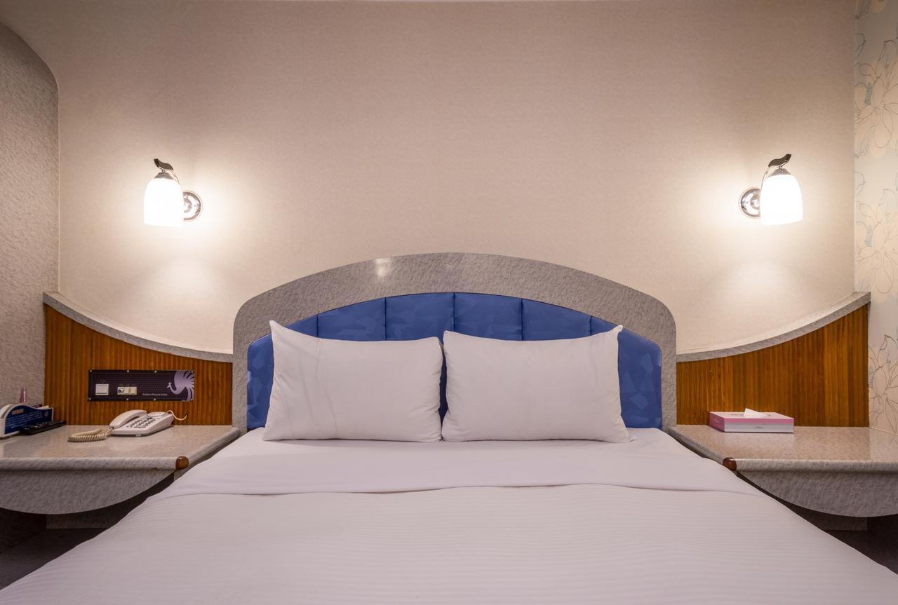 Golden Phoenix Hotel Kaohsiung Dış mekan fotoğraf