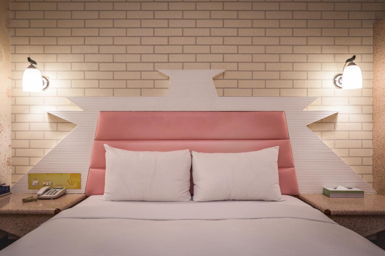 Golden Phoenix Hotel Kaohsiung Dış mekan fotoğraf