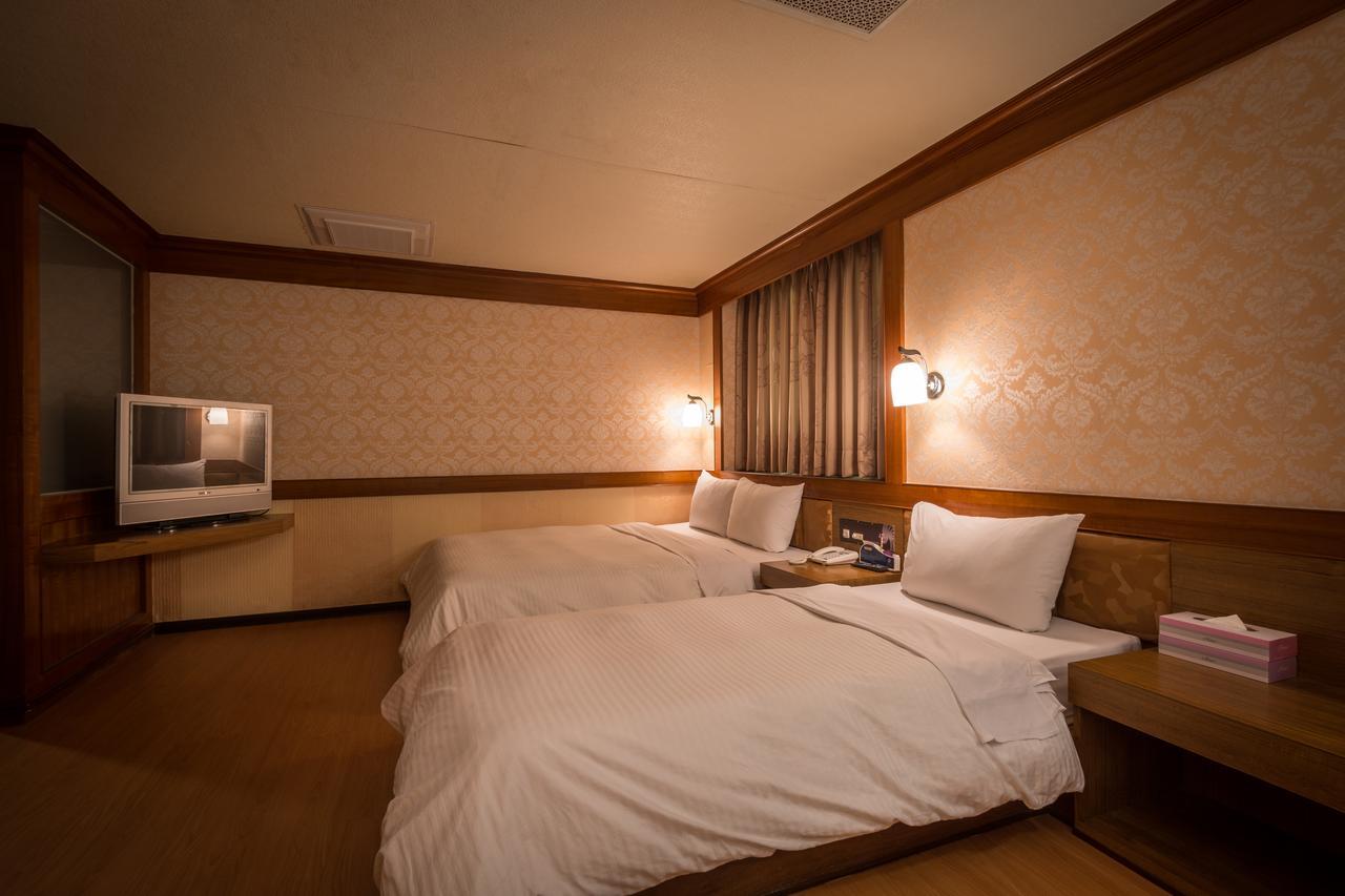 Golden Phoenix Hotel Kaohsiung Dış mekan fotoğraf