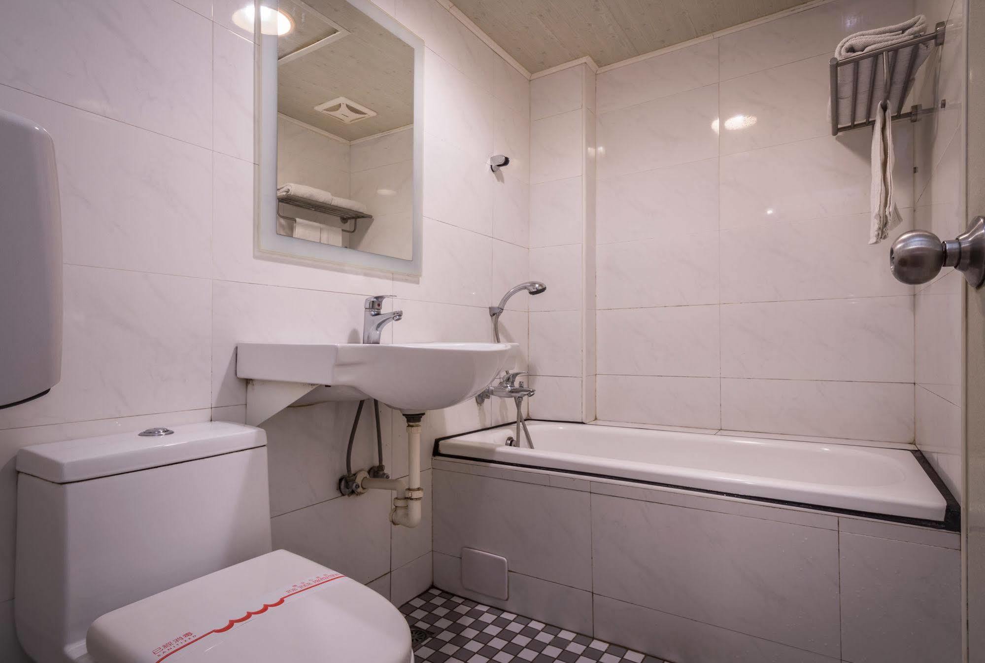 Golden Phoenix Hotel Kaohsiung Dış mekan fotoğraf